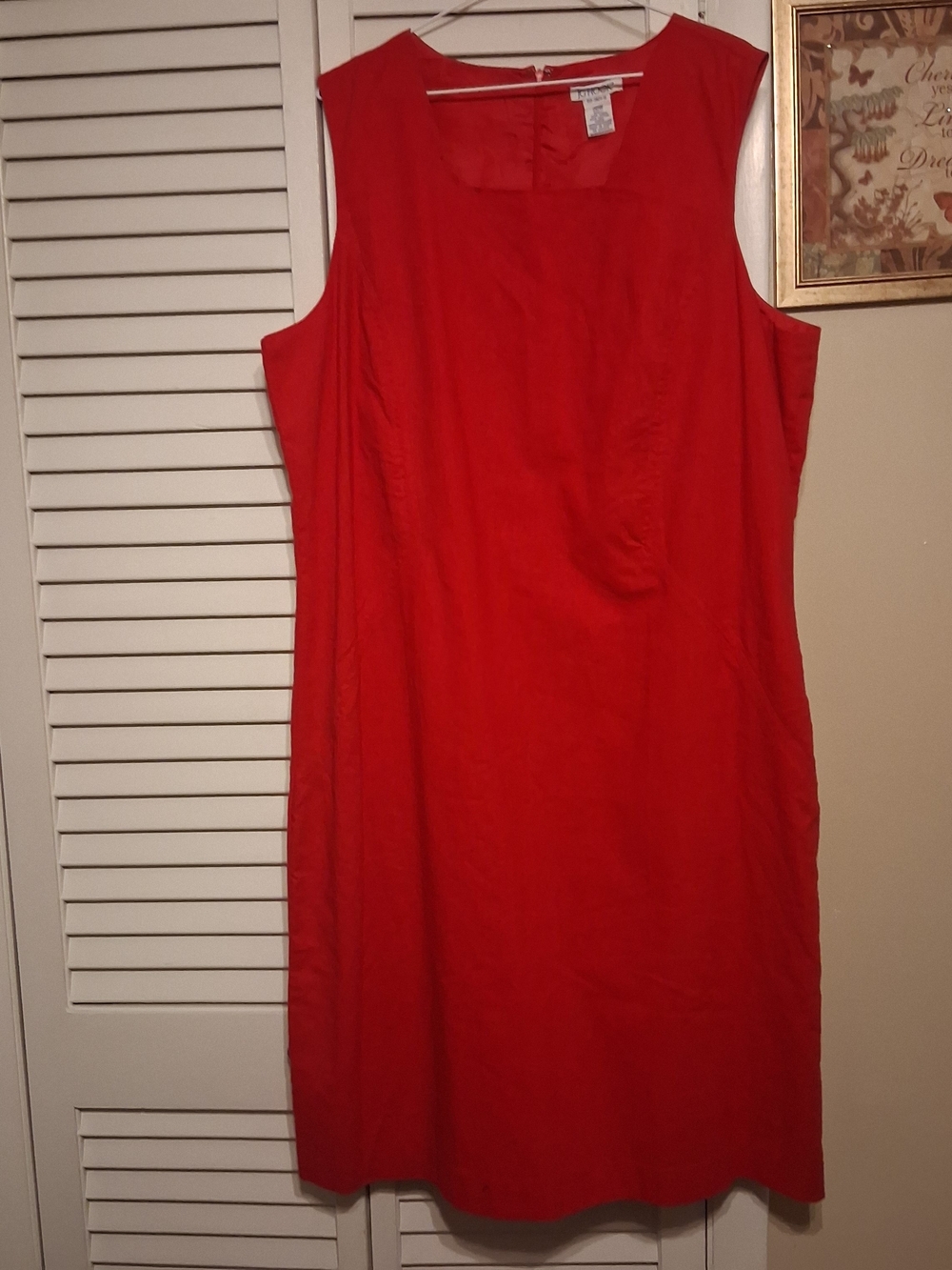 Classic Sleeveless Red Shift Dress
